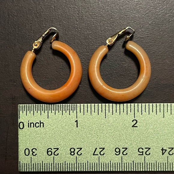 Rare Vintage Creamsicle Faux Angel Coral Salmon Color Clip Earrings - Picture 2 of 2